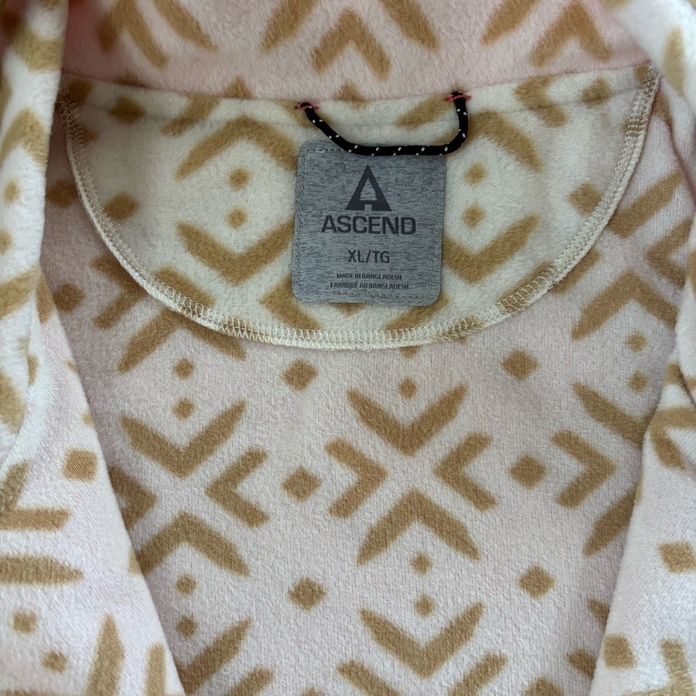 Ascend Women’s Pullover - Picture 5 of 8